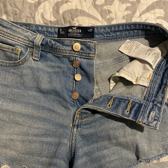 Hollister cut off Jean shorts - Picture 4 of 4